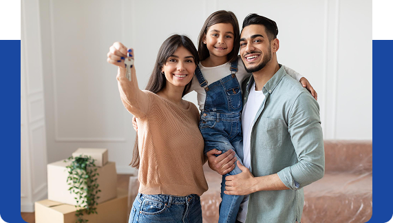 Casal feliz com as chaves da casa
